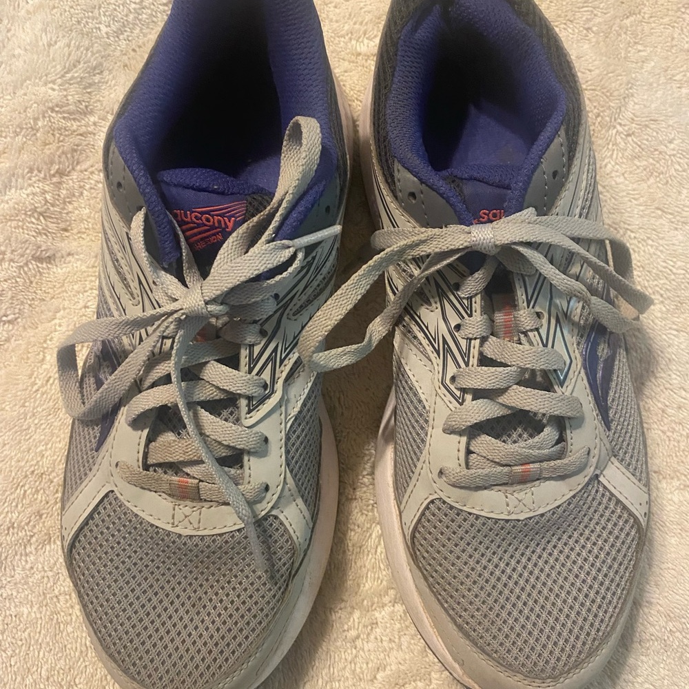 Ladies size 10 Saucony Cohesion tennis shoes